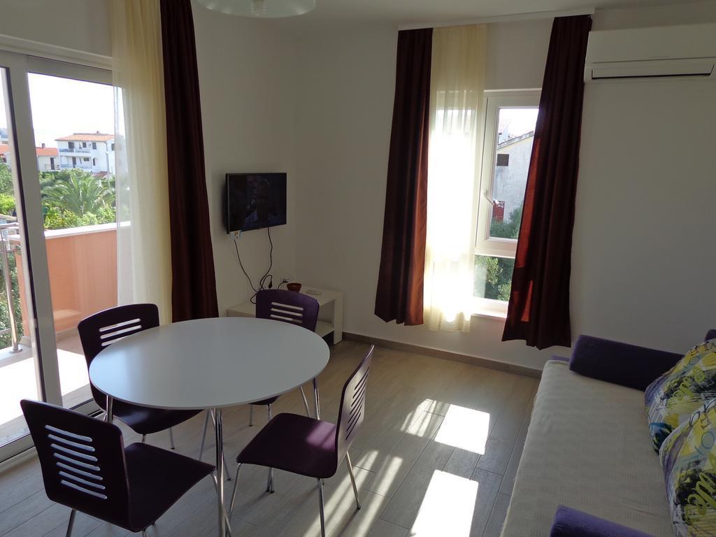 Villa Palas Apartments Rogoznica  Ngoại thất bức ảnh